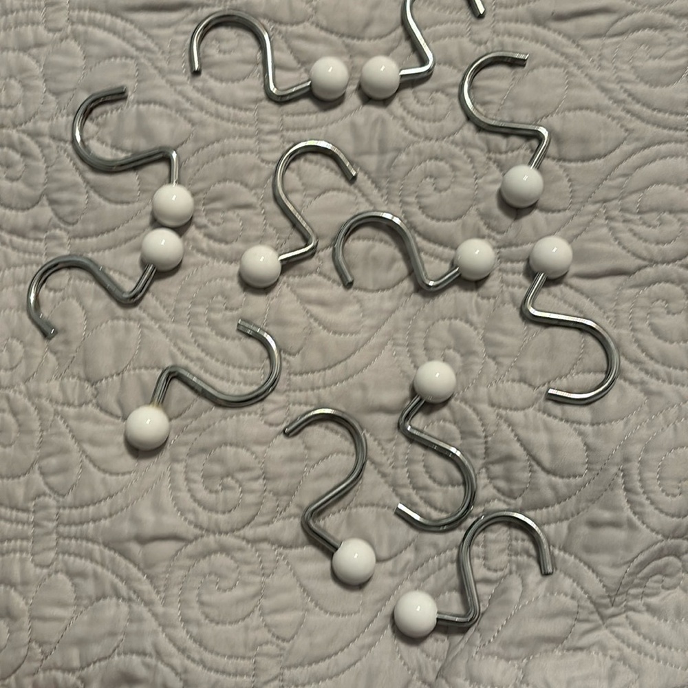 Shower curtain holders, silver with white balls ￼